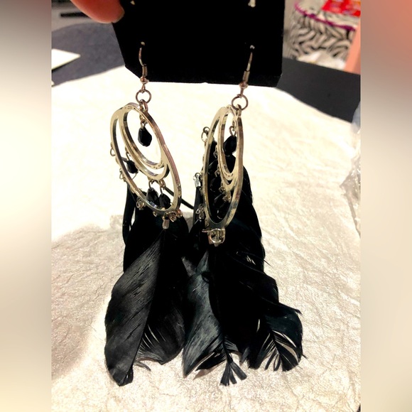 Feather EARINGS Women Faux Dangle Hook Long Drop w/medallion size5in L NWOT - Picture 5 of 9